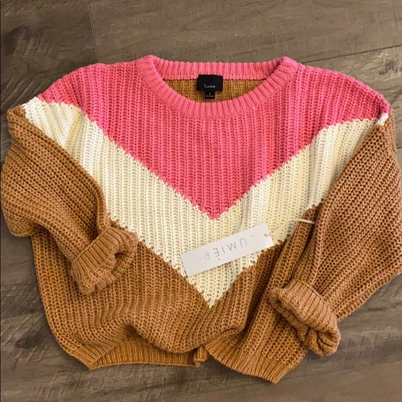 Tops - NWT chevron crop sweater